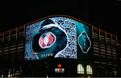 户外广告捞起陷入“泥潭”里的新消费品牌
